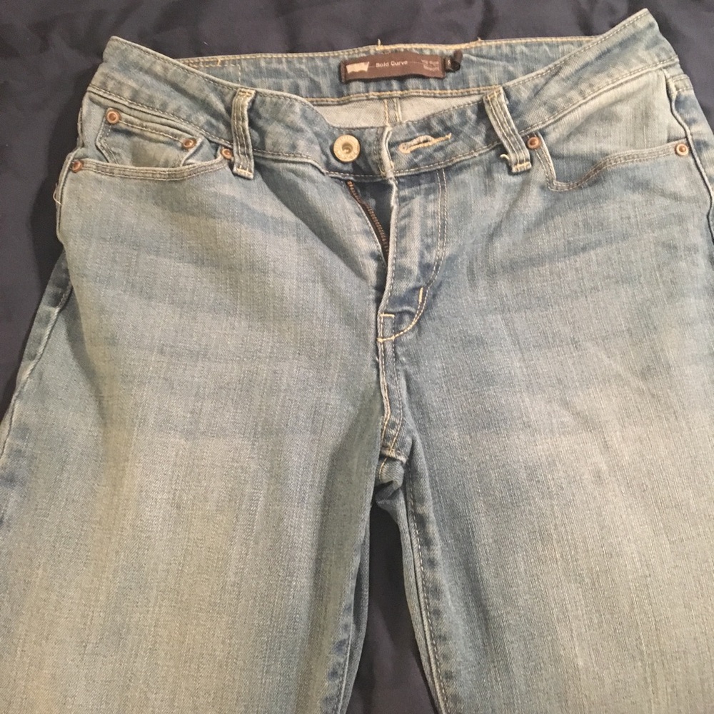 Levi’s Bold Curve MidRise Straight